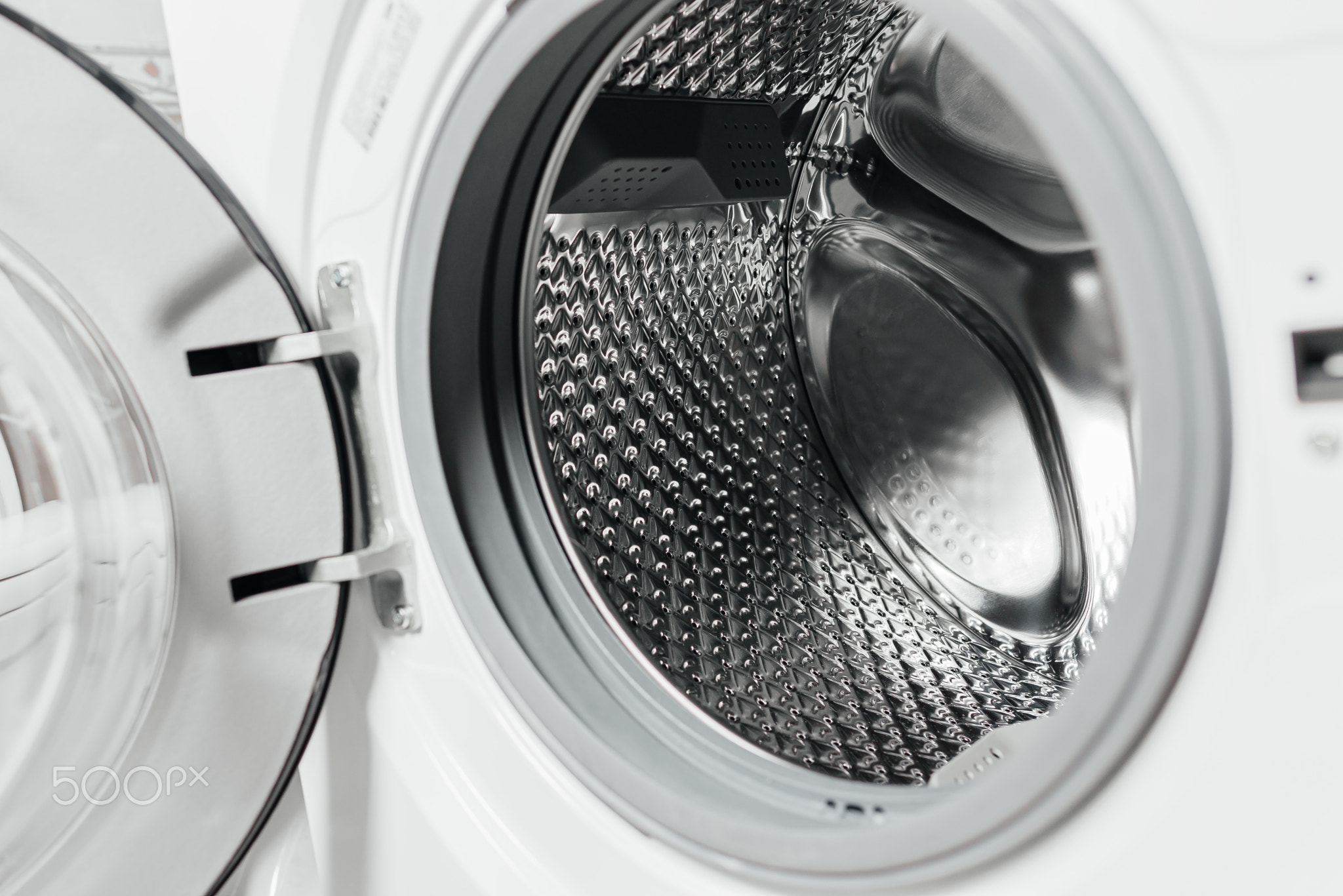 Household machine for washing fabric laundry with an open lid for