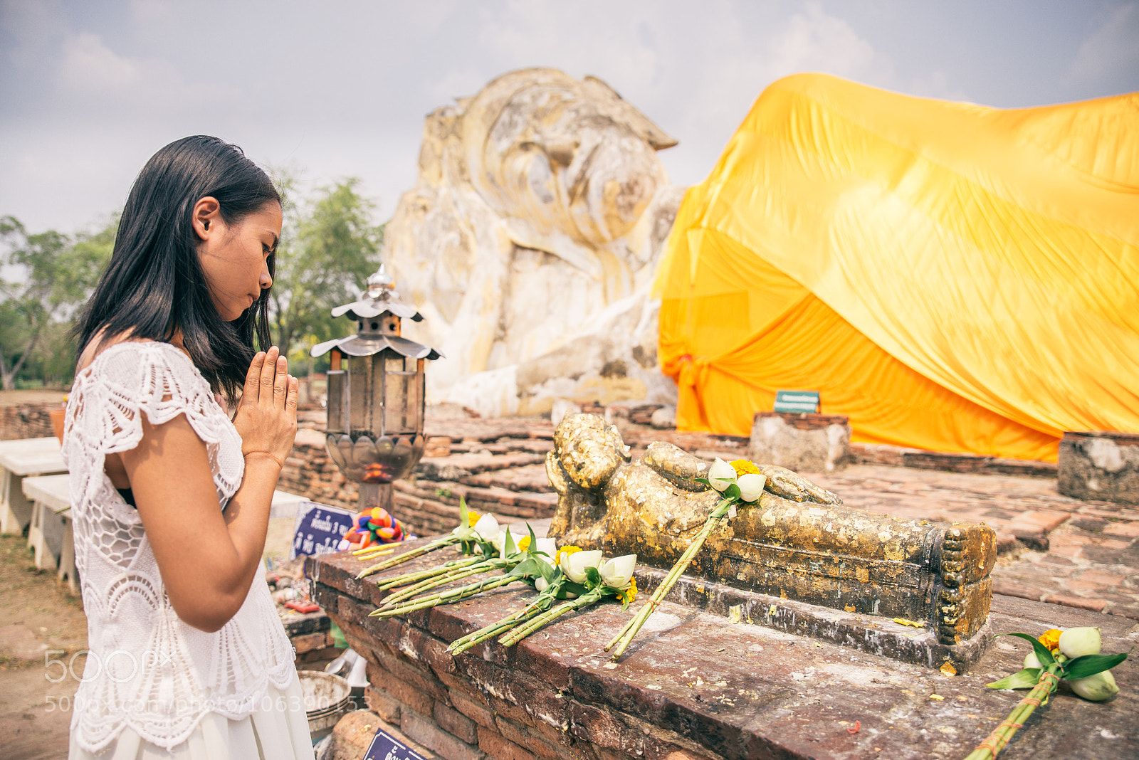 Nikon D610 sample photo. Woman praying at buddha photography