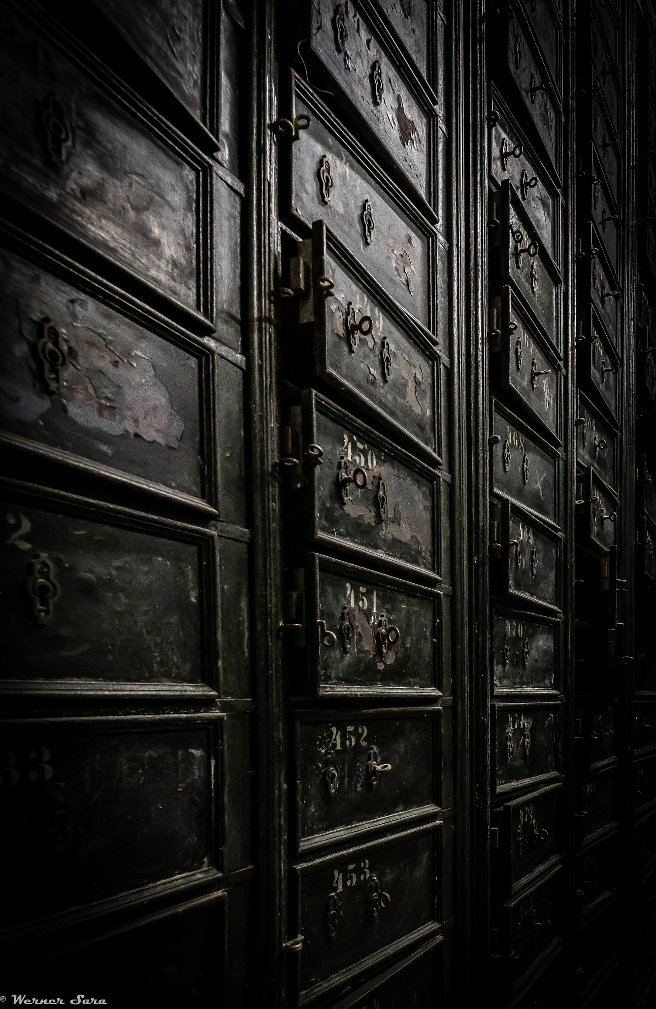 Very old abandoned lockers !!!