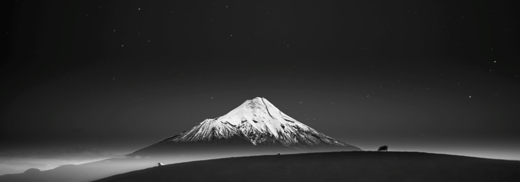 Mount Taranaki at night by Jackie Chen / 500px