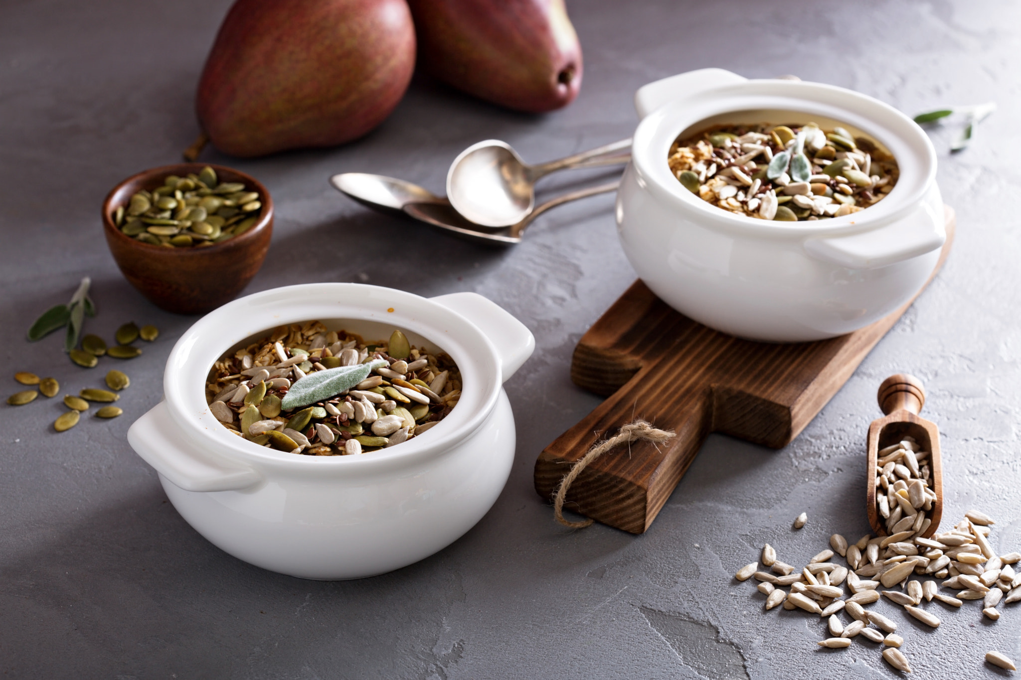 Baked oatmeal with pears and seeds