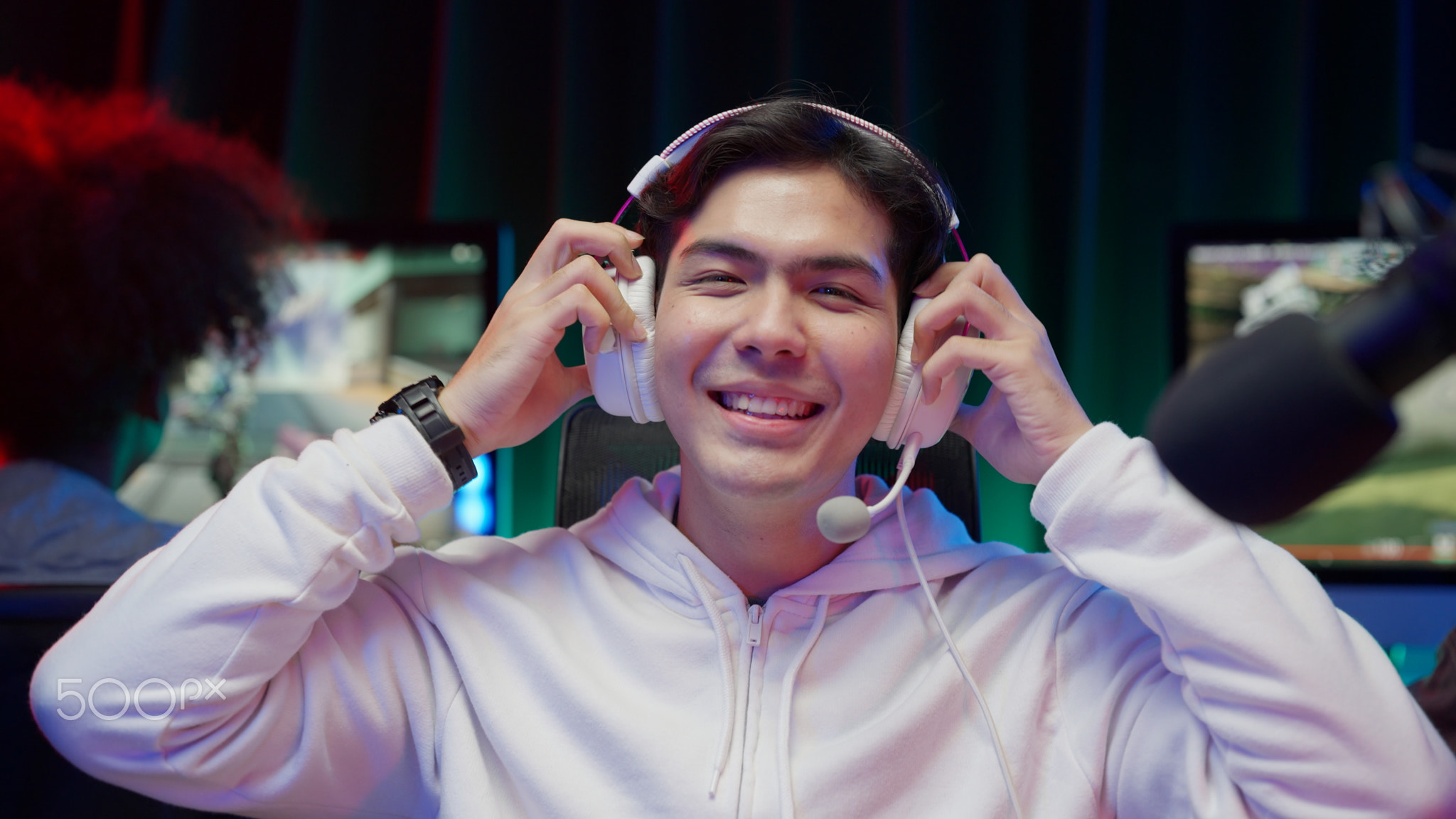 Game streamer using pc setup playing multiplayer first person shooter