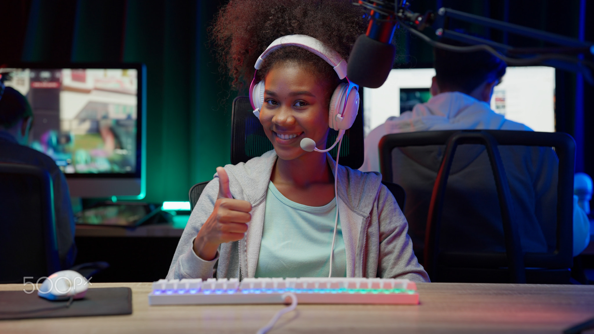 Game streamer using pc setup playing multiplayer first person shooter