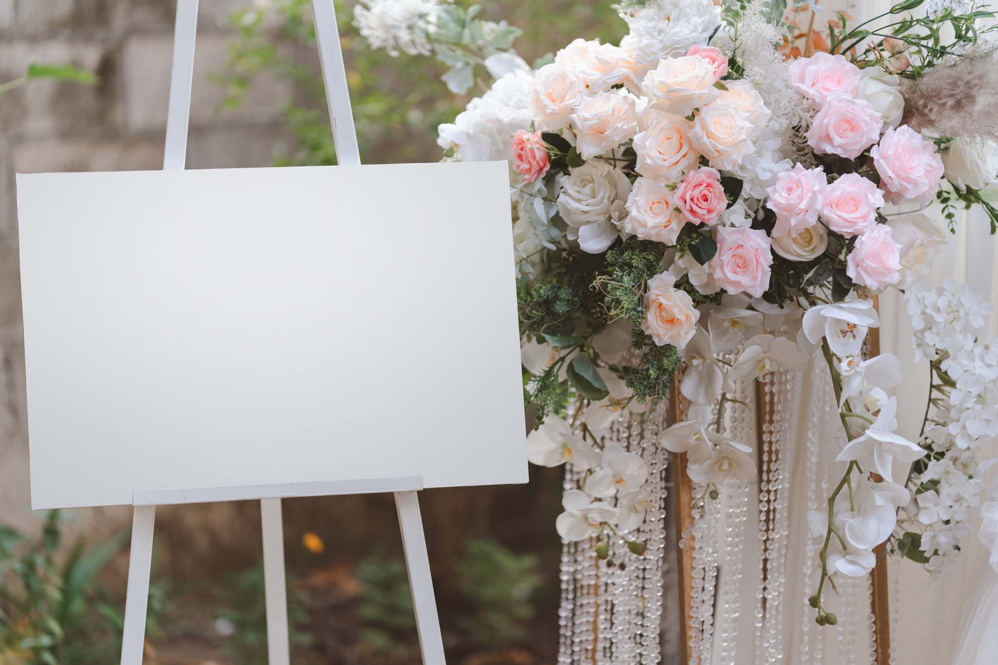 Empty figure display board on the stand for the wedding arch.