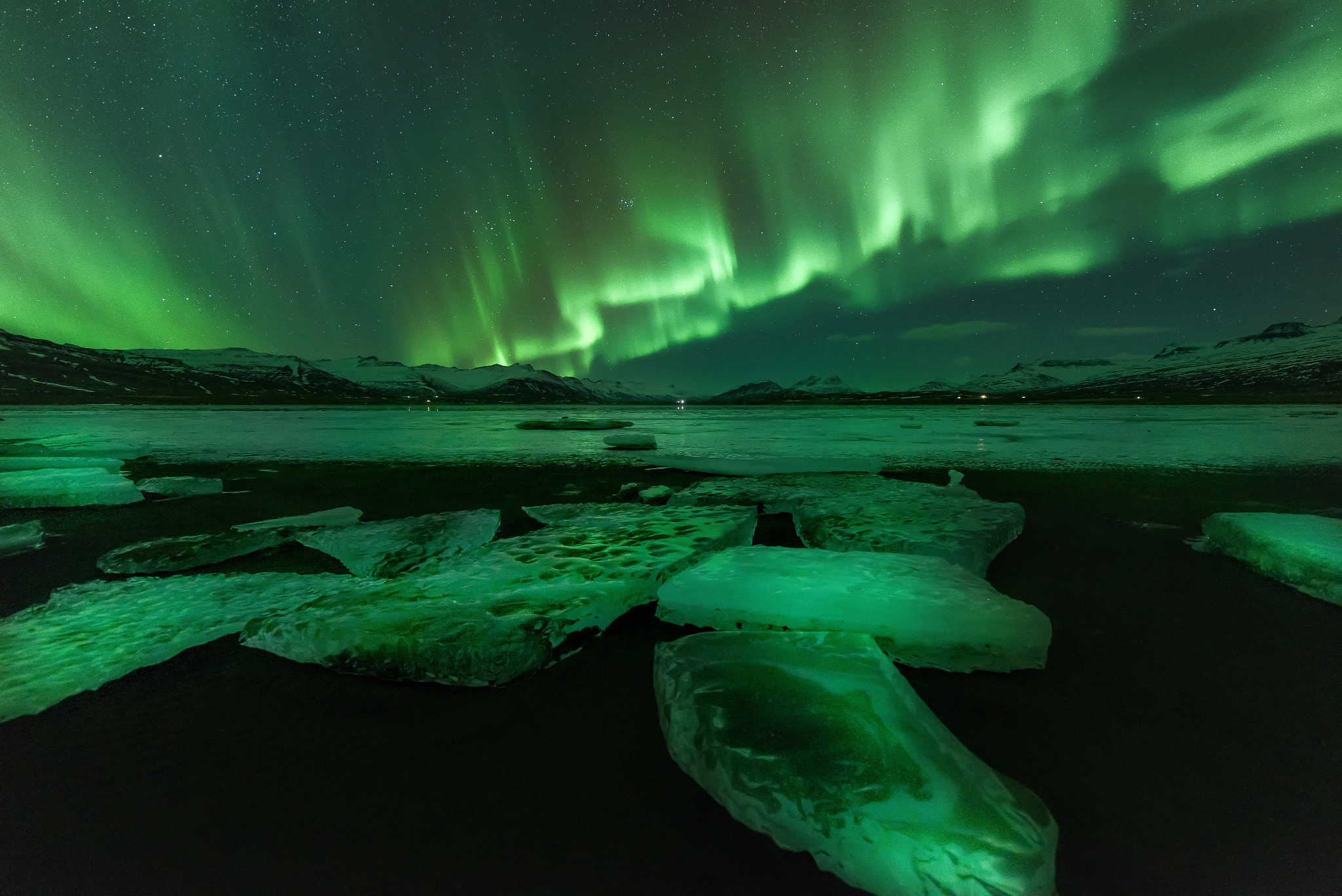 Northern lights over Jokulsarlon. by Jakkree Thampitakkul / 500px