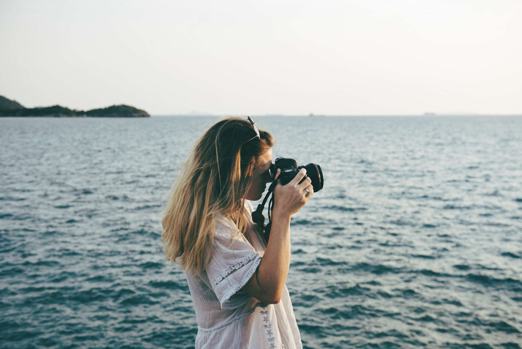 A woman photographer enjoyment the moment of summer time by Abi Pratama on 500px.com