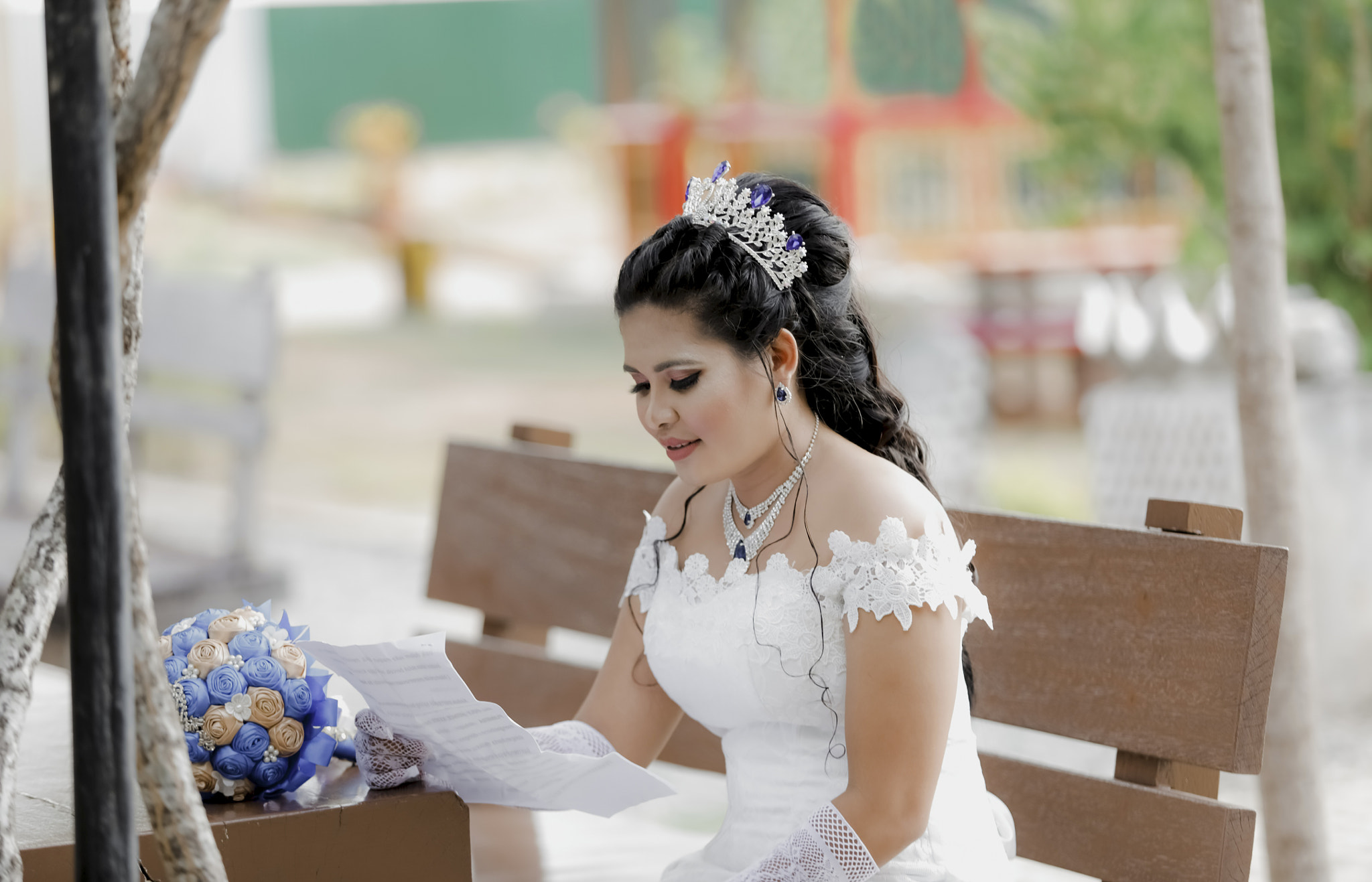 Ria Reads Letter During Prewedding Photo