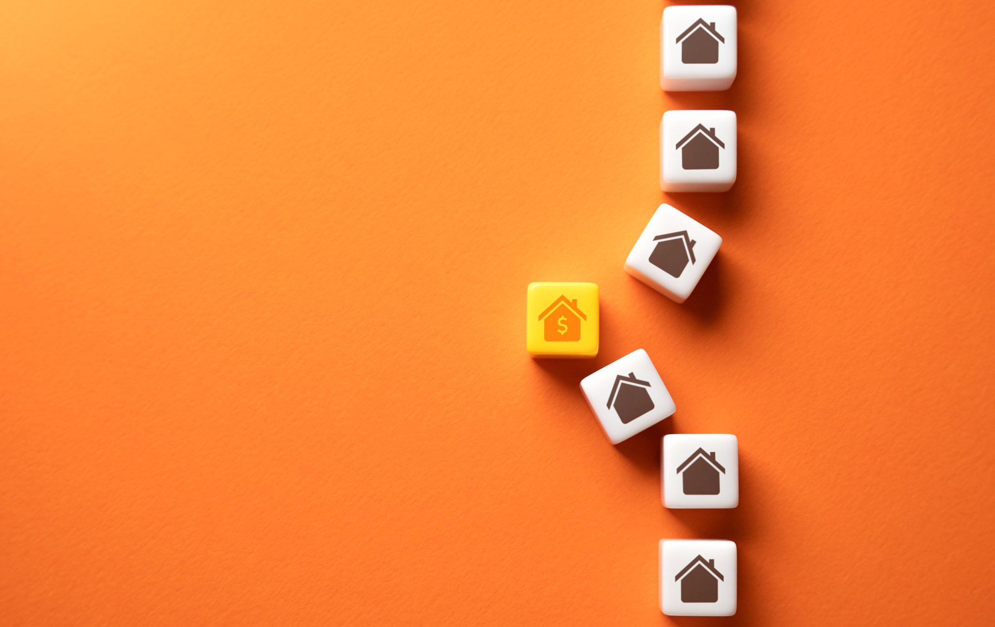 Choose the best offer to buy a house. Comparing interest rates and fees, reviewing lender reputation