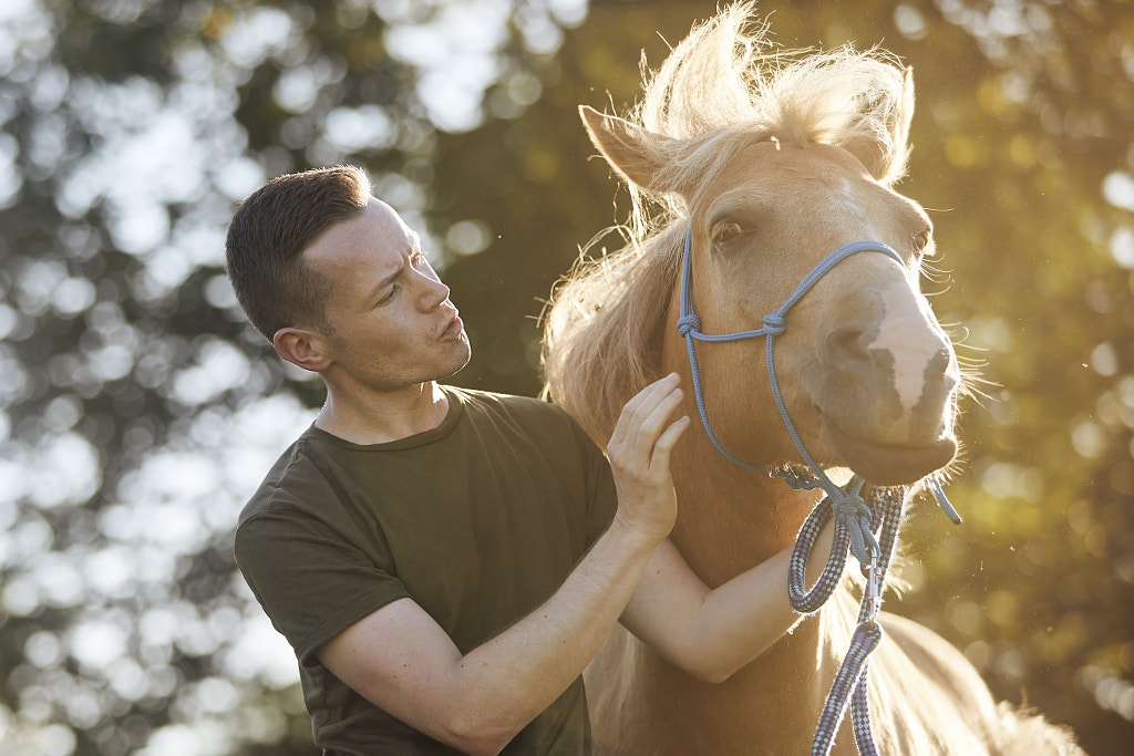 Man calming horse during obedience training by Jaromír Chalabala on 500px.com