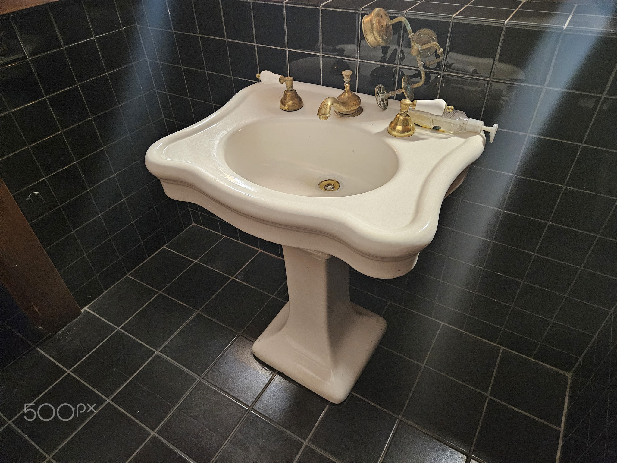 vintage floor mounted bathroom sink in a 19th century historic house in downtown san Francisco