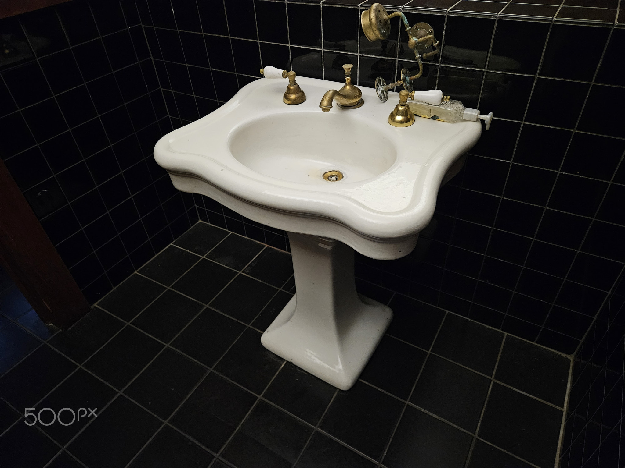 vintage floor mounted bathroom sink in a 19th century historic house in downtown san Francisco