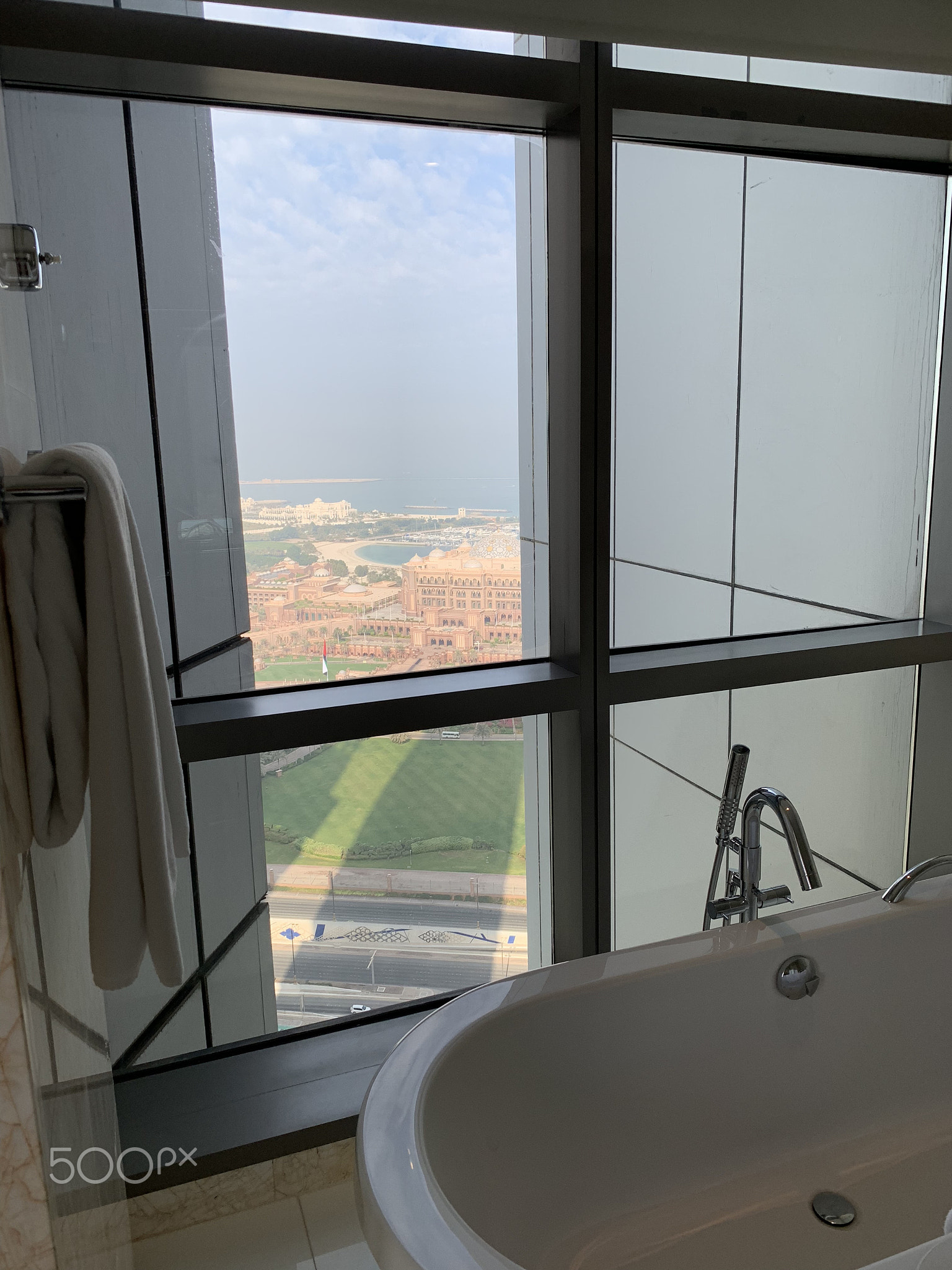 Bath tub with a view