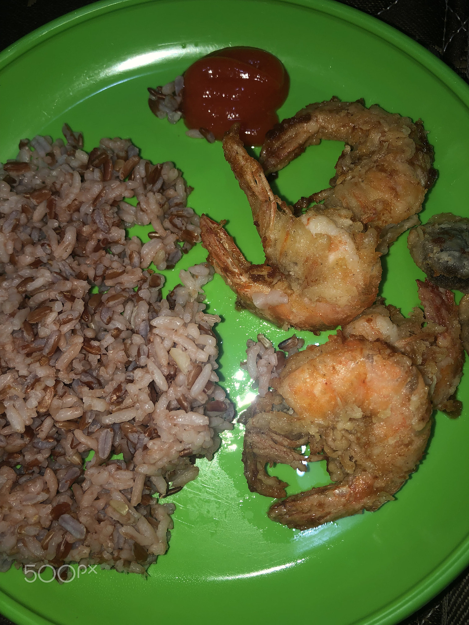 Crispy fried shrimp with brown rice