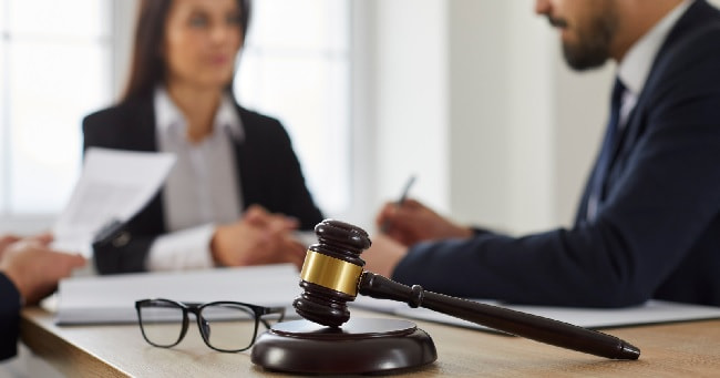 The Essential Guide to Choosing the Right Law Firm