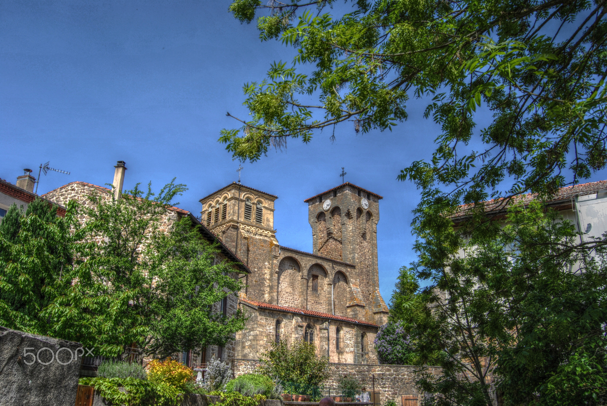 L'ÉGLISE SAINT-PIERRE DE MAROLS (42)