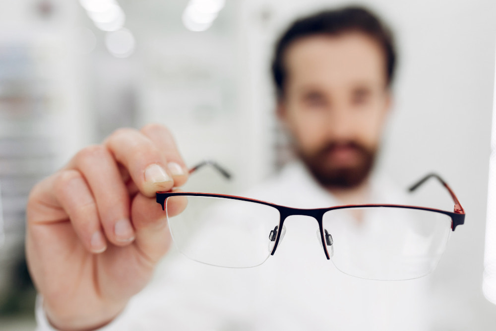 Optometrist In Calgary : Top Tips To Choose The Best Progressive Lenses