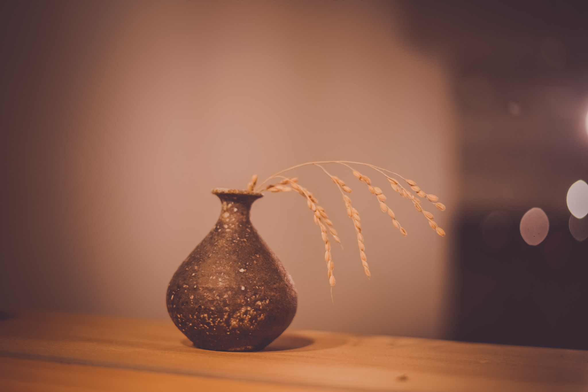 Small vase and ears