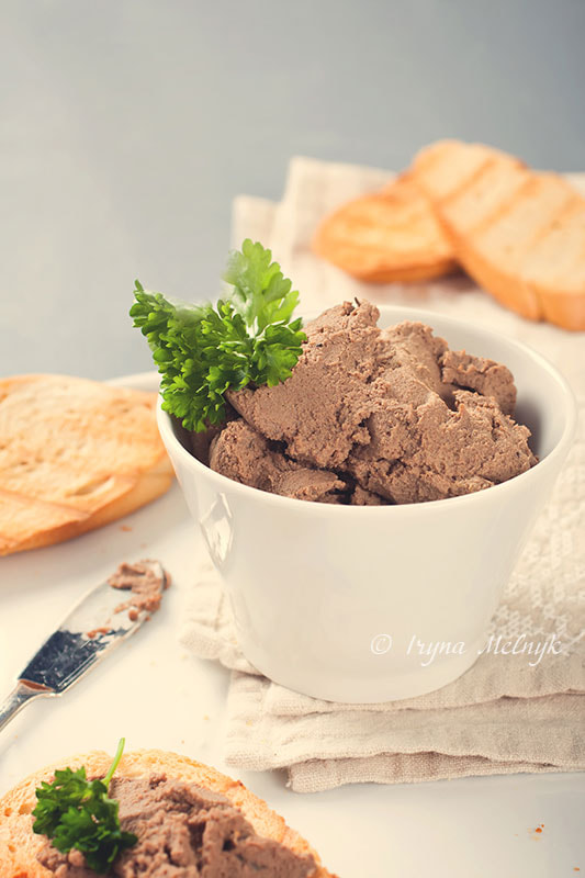 Healthy chicken liver pate with parsley