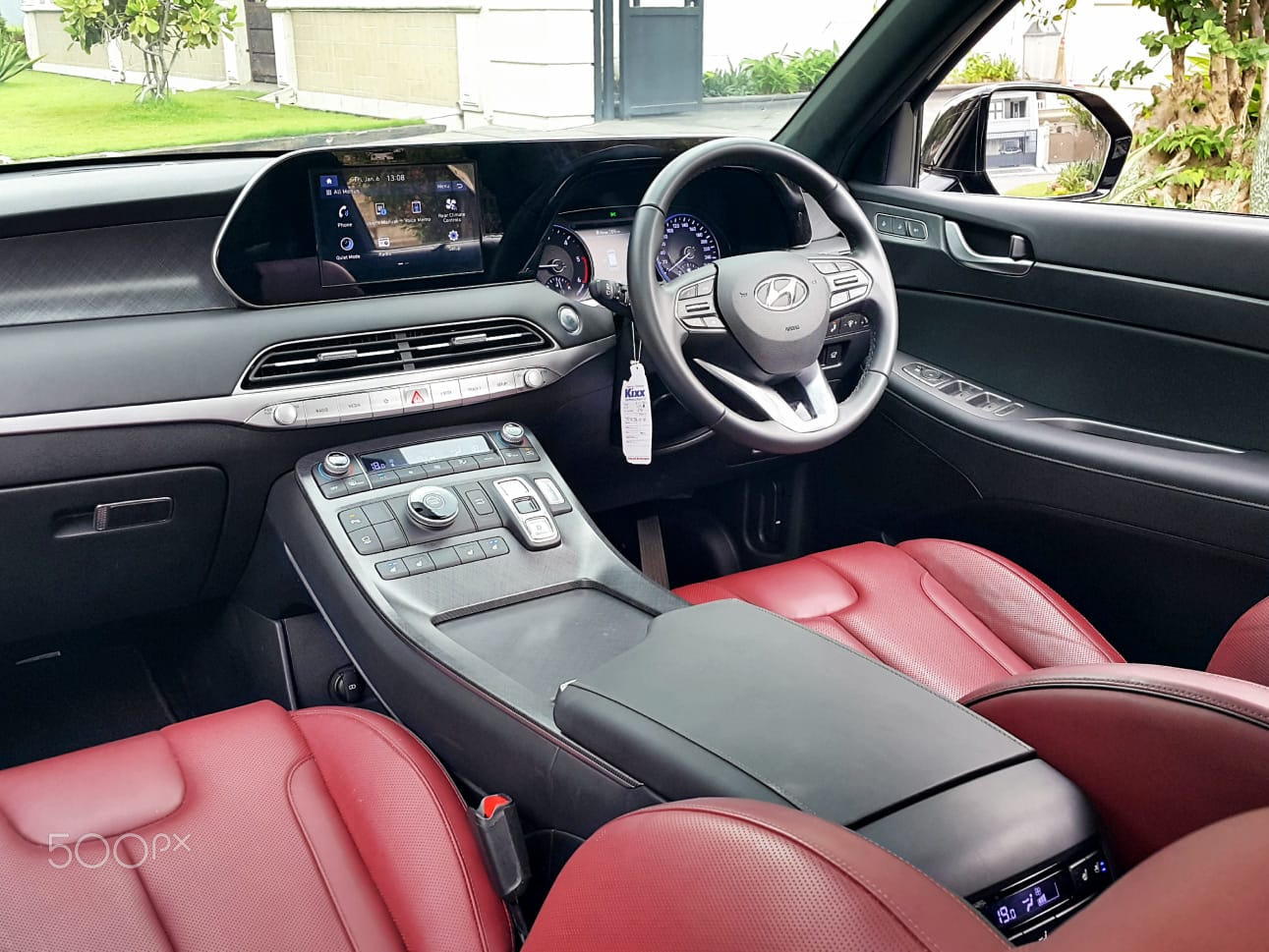 2020 Hyundai Palisade Signature Dashboard interior.jpg