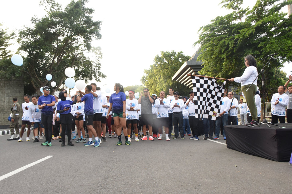 pj wali kota kediri zanariah lari bareng acara fun run for 10th world water forum