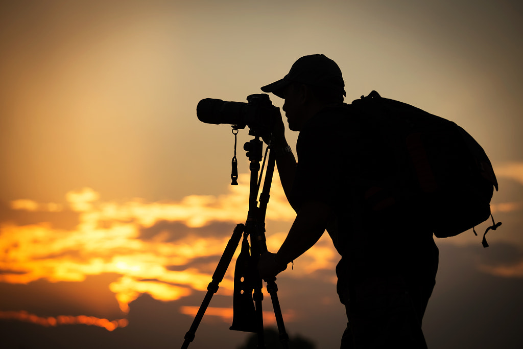 Silhouette of man photographer by Santi foto on 500px.com