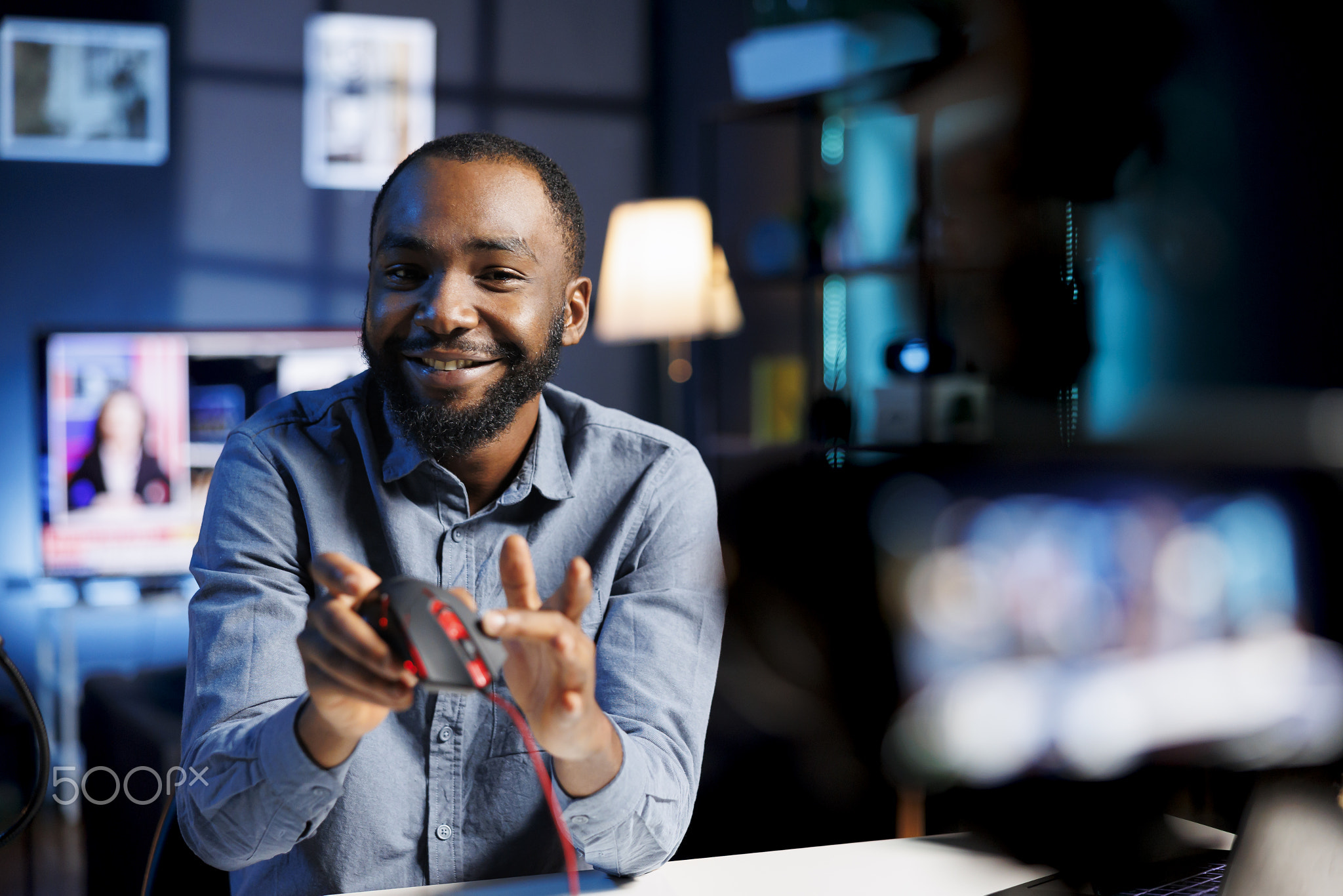 Camera recording wired mouse repair