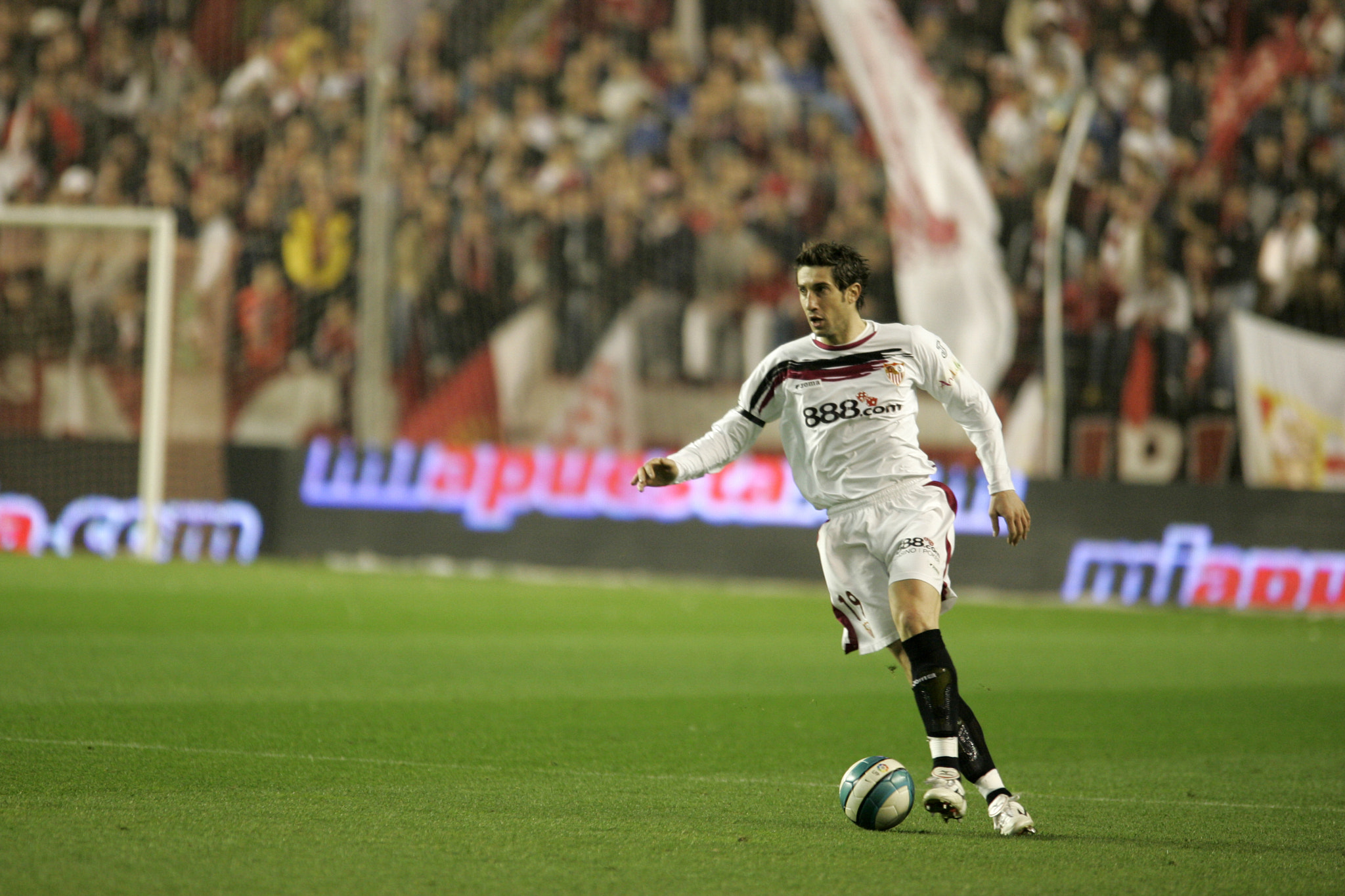 Dragutinovic. Taken at Sanchez Pizjuan stadium (Seville, Spain), on 1 February 2007, during the loca