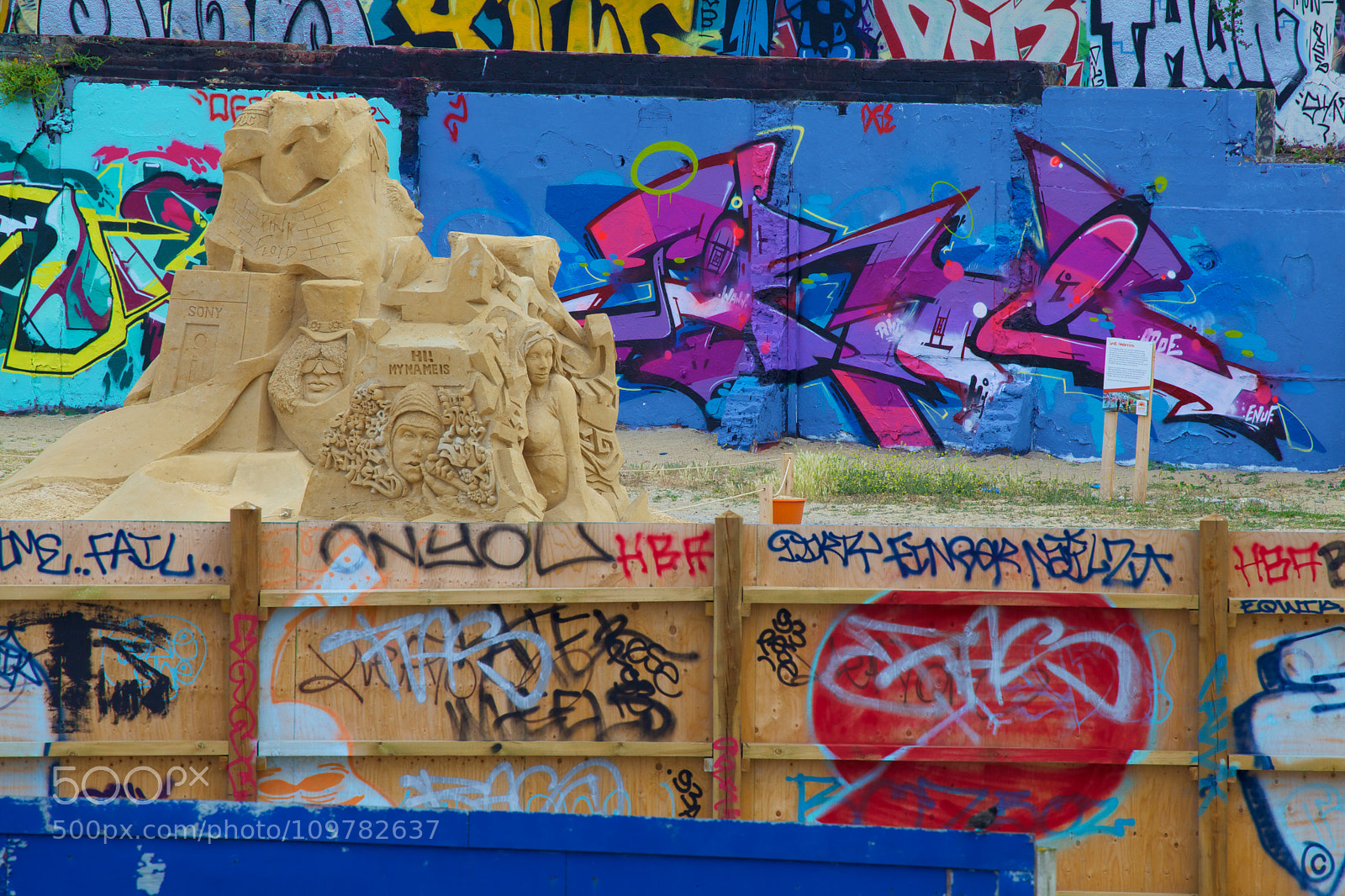 Canon EOS 5D Mark II sample photo. Graffiti or art ? photography