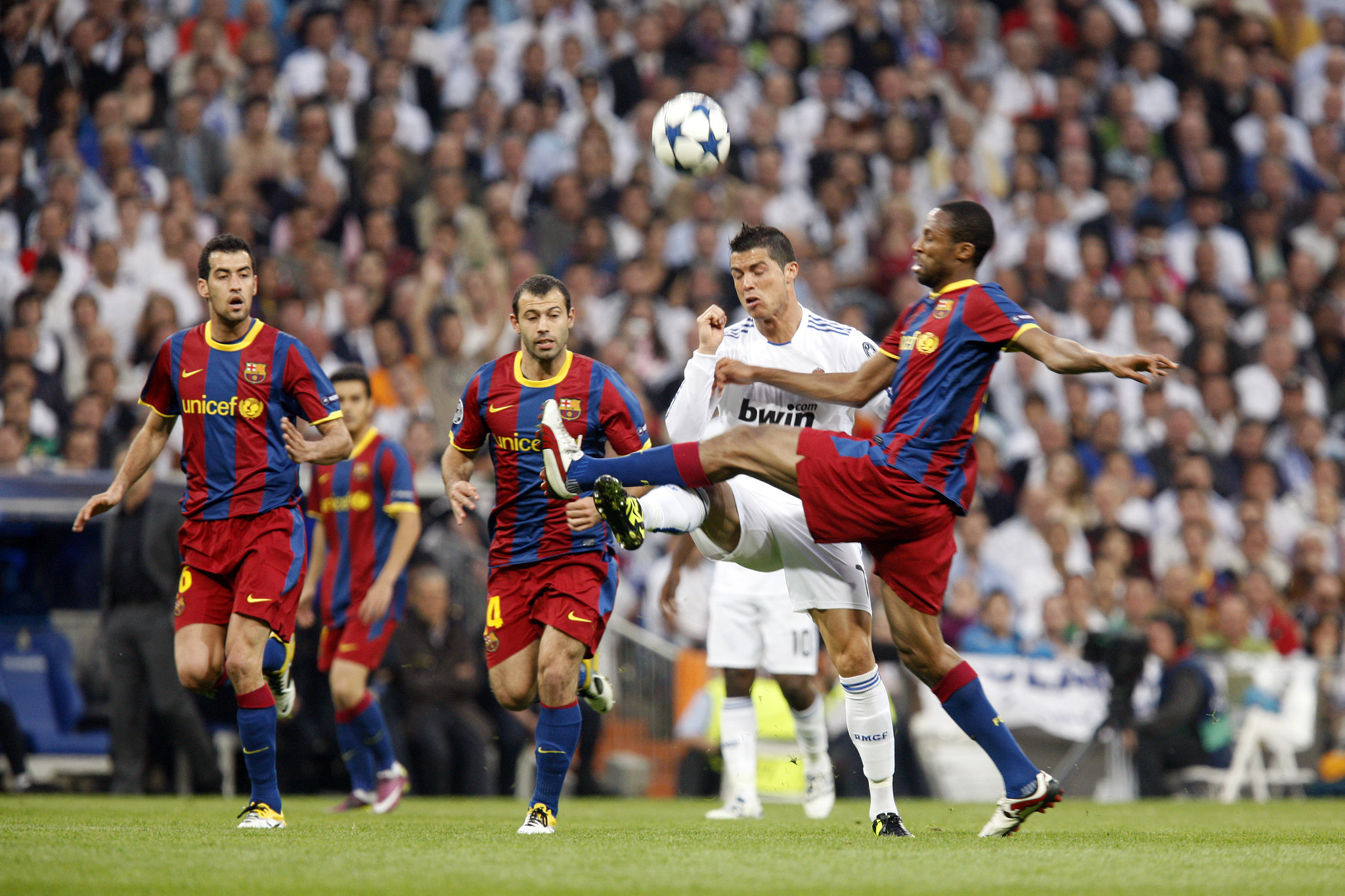 Keita defending before Ronaldo, UEFA Champions League Semifinals game between Real Madrid and FC Bar