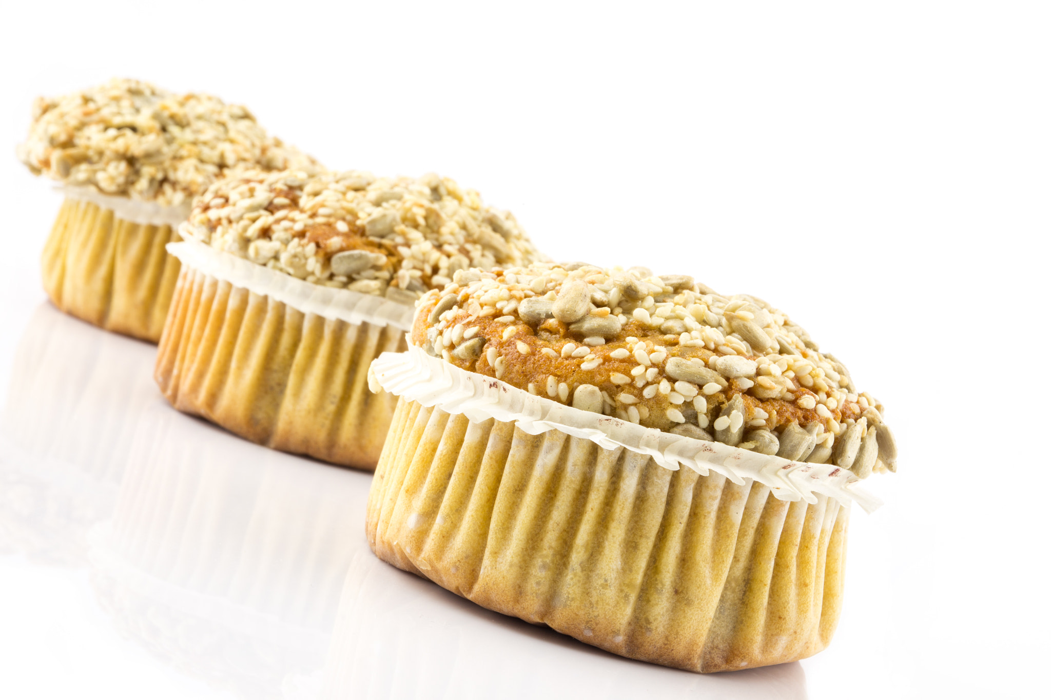 Spelt muffins with sesame and grains