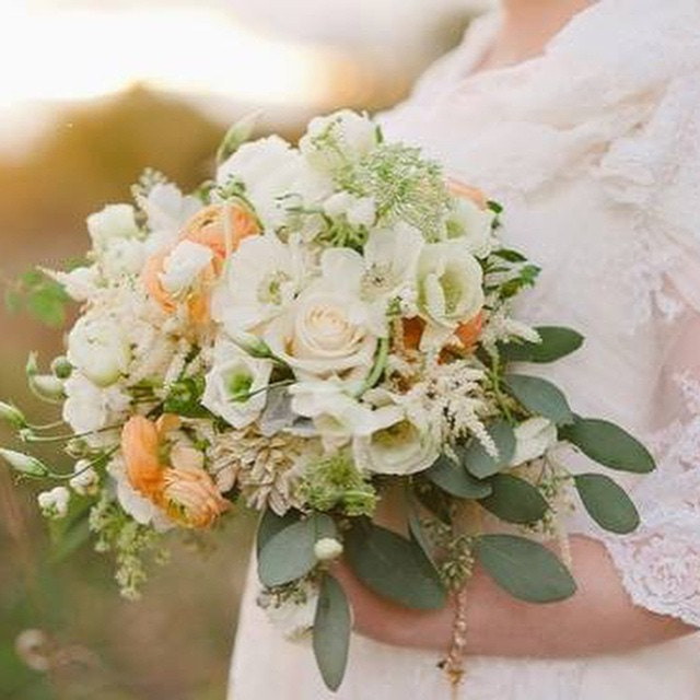 My lovely lady @rebelpetal is on the blog this morning walking about #wedding #flowers!!! Because sh