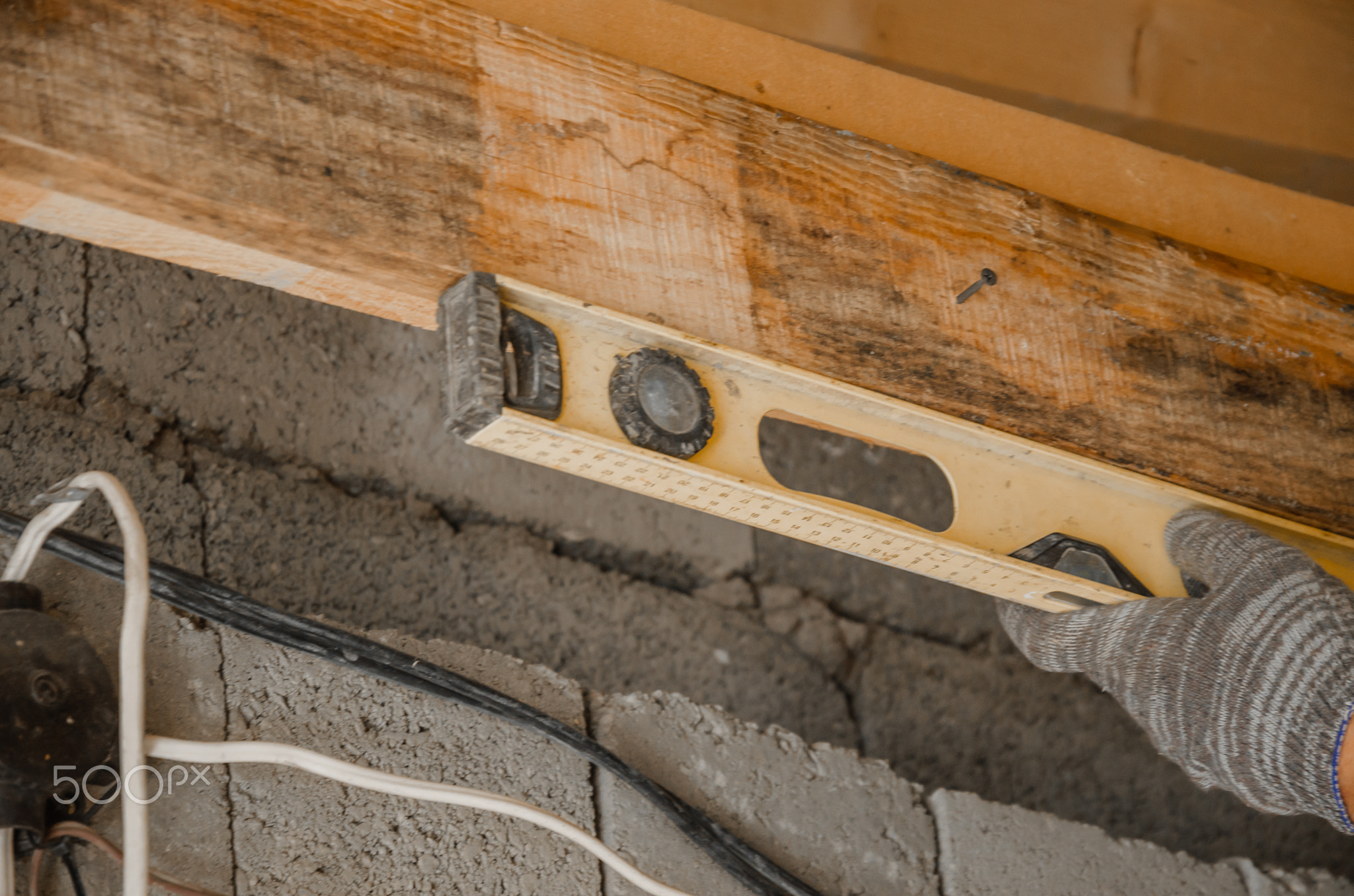 measure the level during construction. Ceiling repair, measuring the