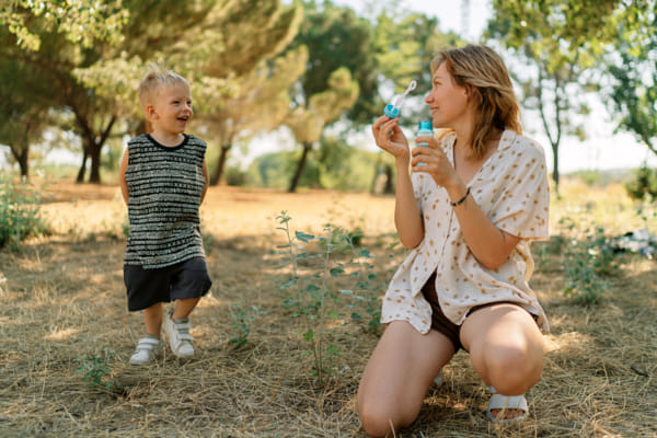 Mother and son blowing bubbles by Olha Dobosh on 500px.com