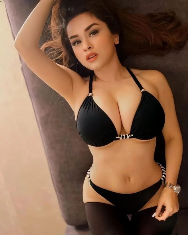 In Karachi a Russian woman works as a call girl 03290555524 24/7 Quick?