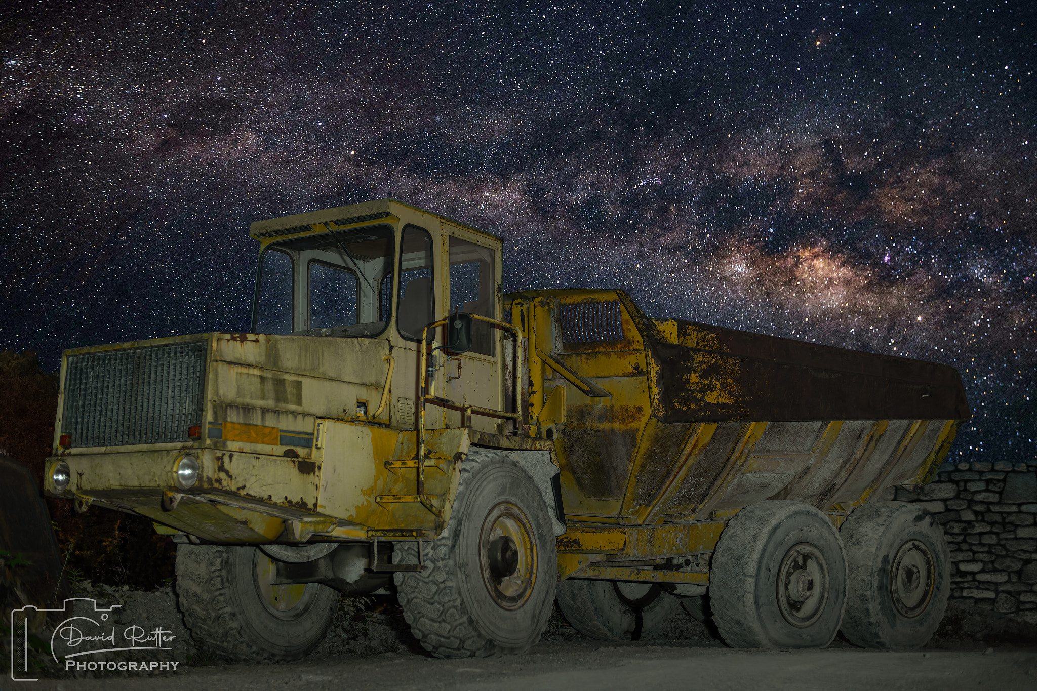 Inspiration from the silence of the night \uD83C\uDF0C\uD83D\uDE9C✨ Old machines under the starry sky - a truly magical