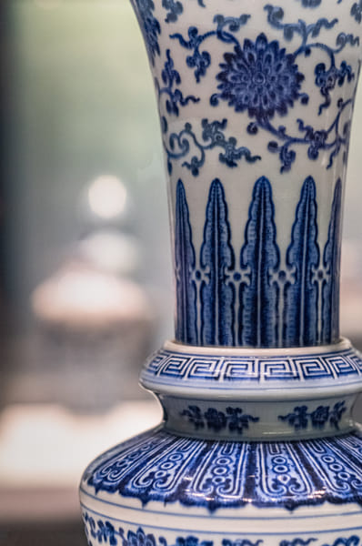 唐英制青花缠枝莲纹觚清乾隆六年（公元1741年） 中国国家博物馆馆藏by