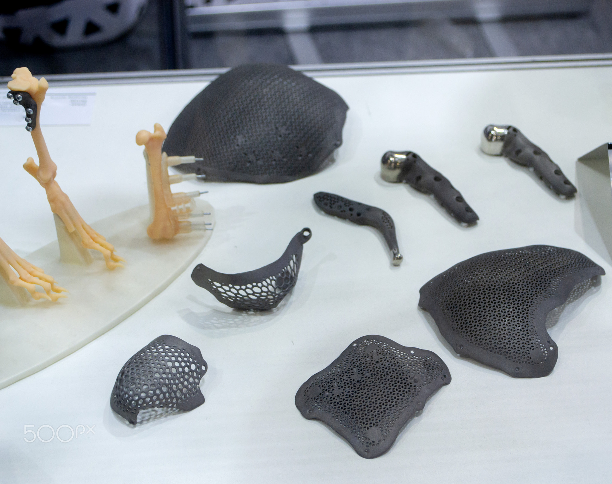 Implants and prostheses printed on 3D printer from biocompatible