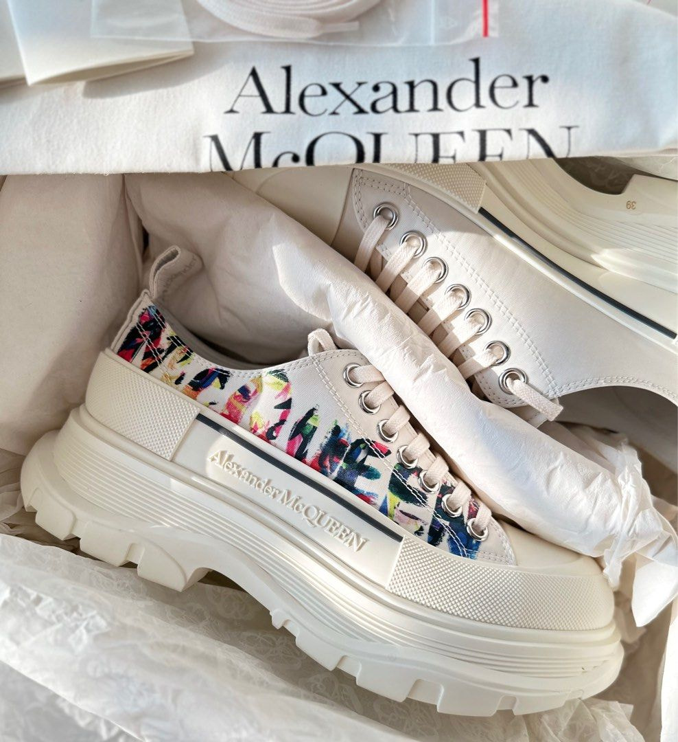 Get the real look with Alexander McQueen replica shoes at Buddyreps