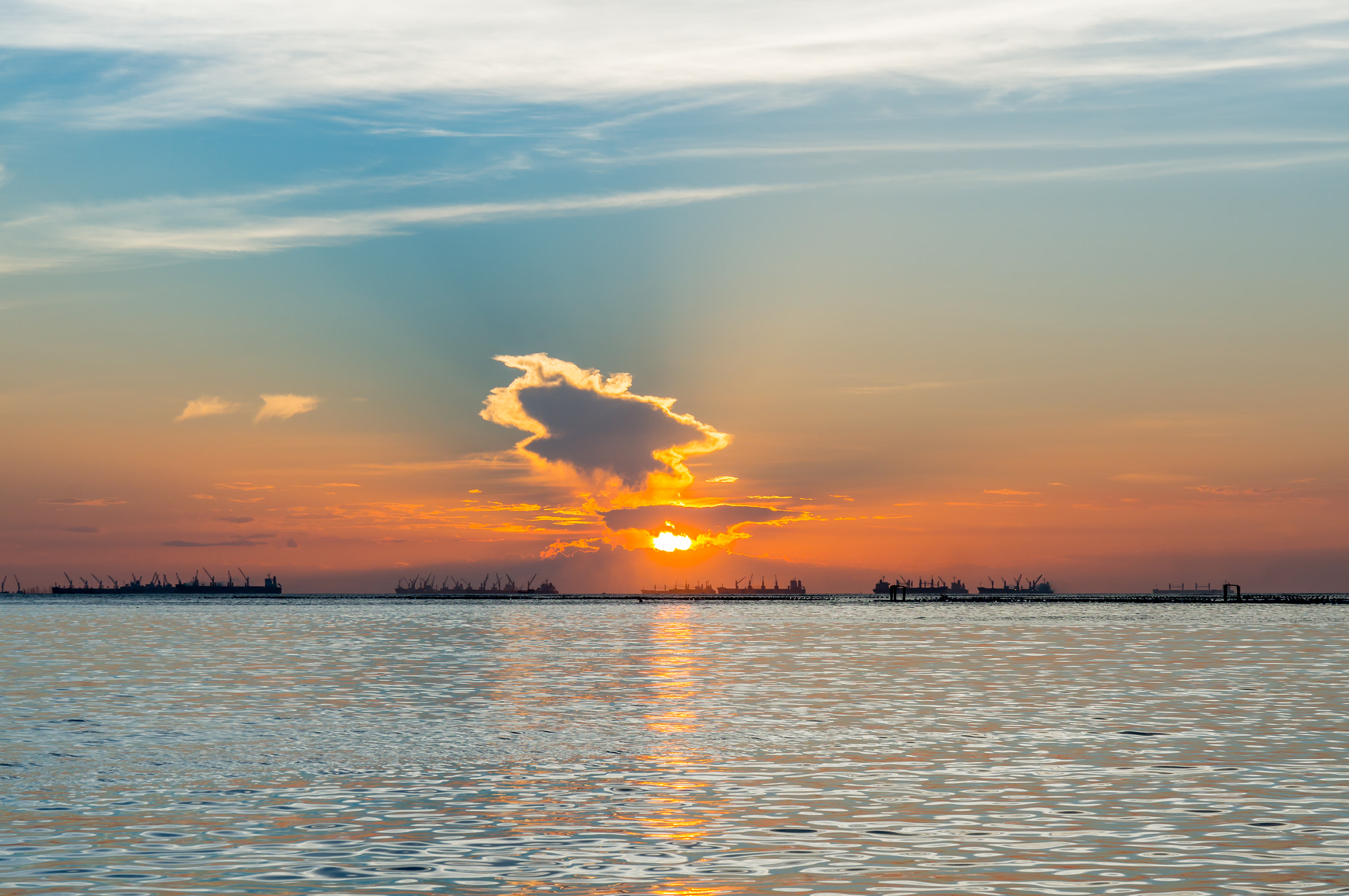 Sony Alpha NEX-6 + Sony Vario-Tessar T* E 16-70mm F4 ZA OSS sample photo. Sunset at koh loi sriracha chonburi thailand photography