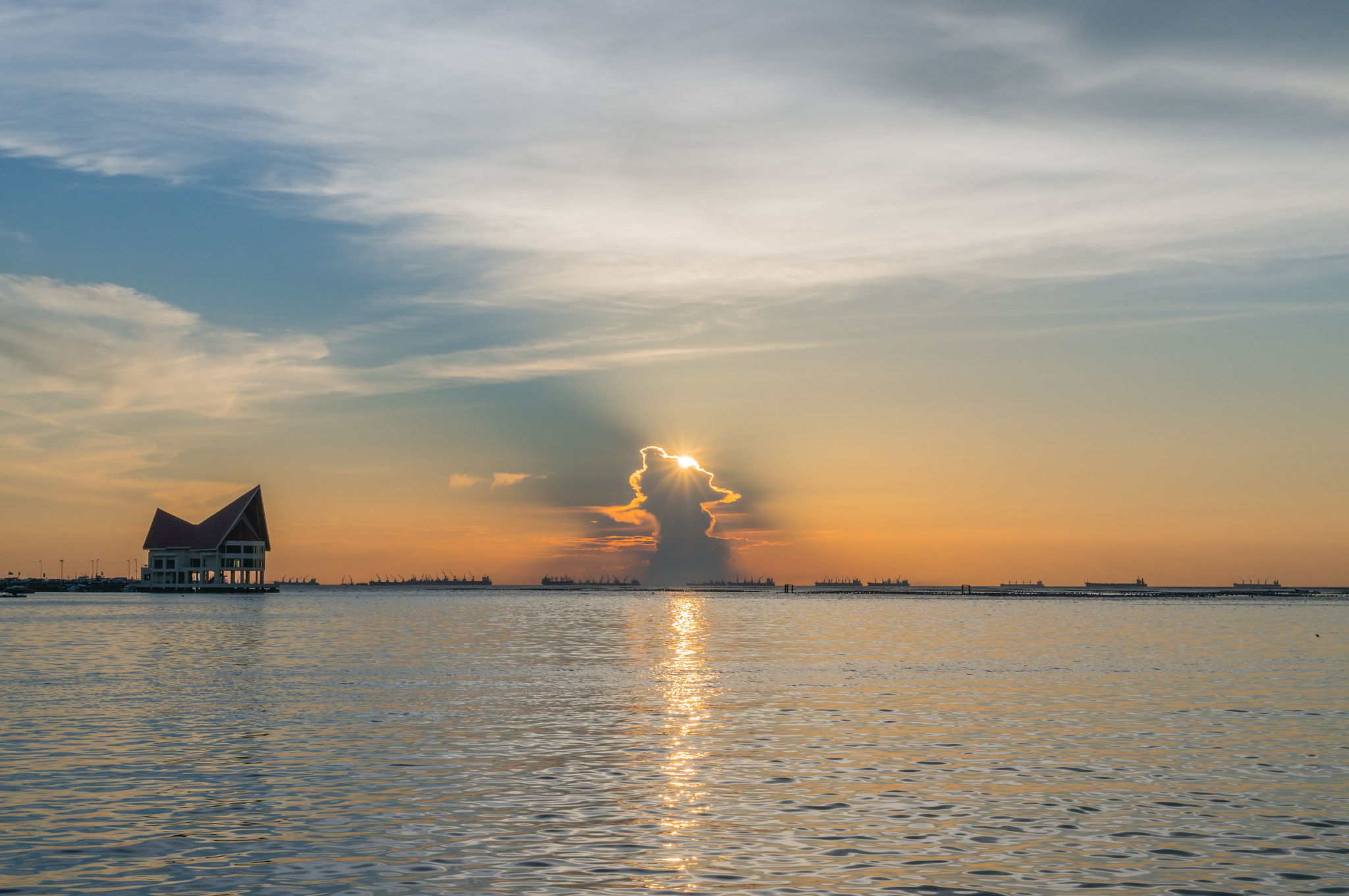 Sony Alpha NEX-6 + Sony Vario-Tessar T* E 16-70mm F4 ZA OSS sample photo. Sunset at koh loi sriracha chonburi thailand photography