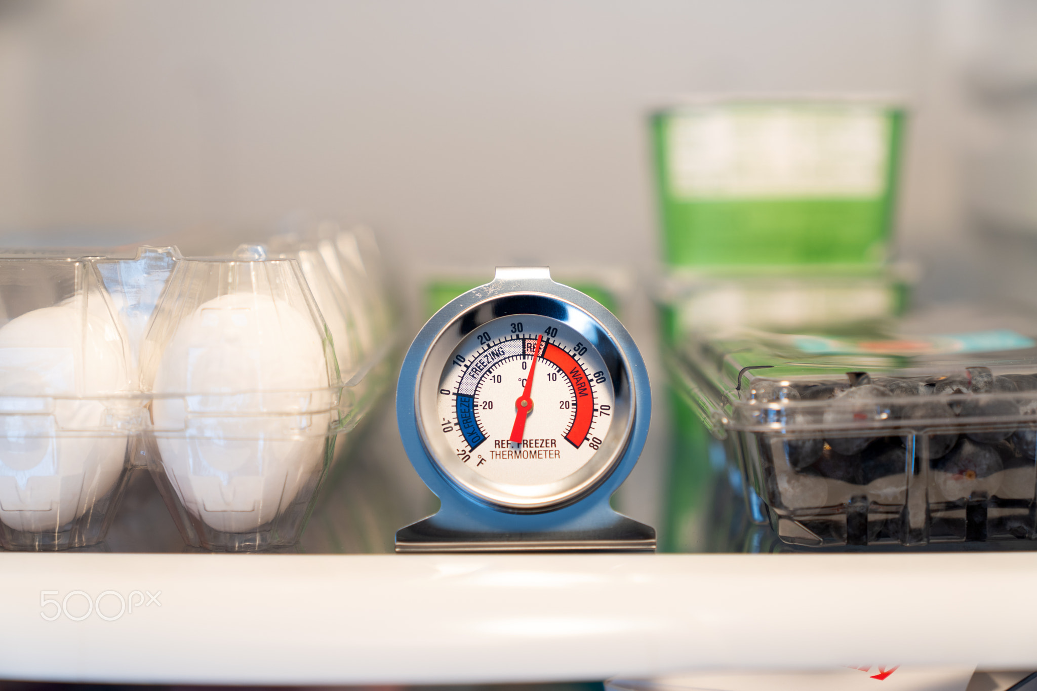 Refrigeration safety gauge displaying safe food temperature.