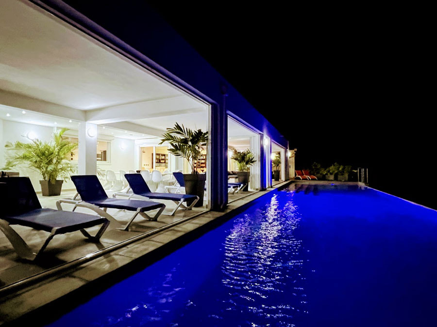 Beach view vacation villa Sint Maarten