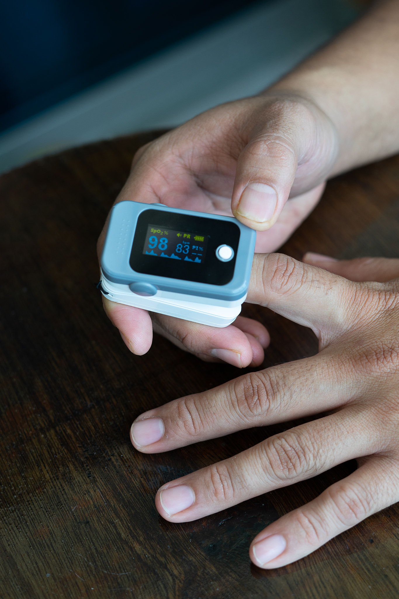 Pulse oximeter used to measure pulse rate and oxygen levels