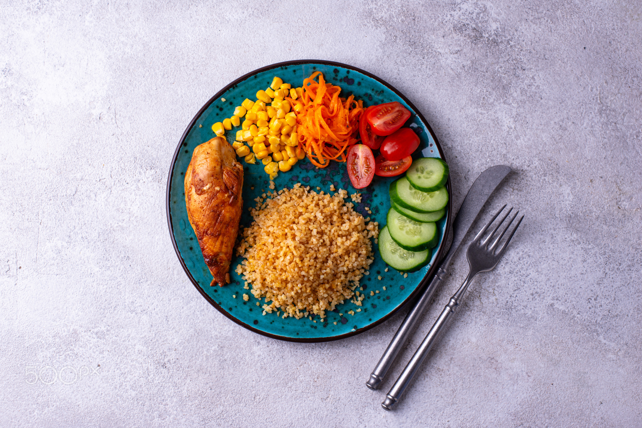 Healthybalanced food plate with chicken and vegetables