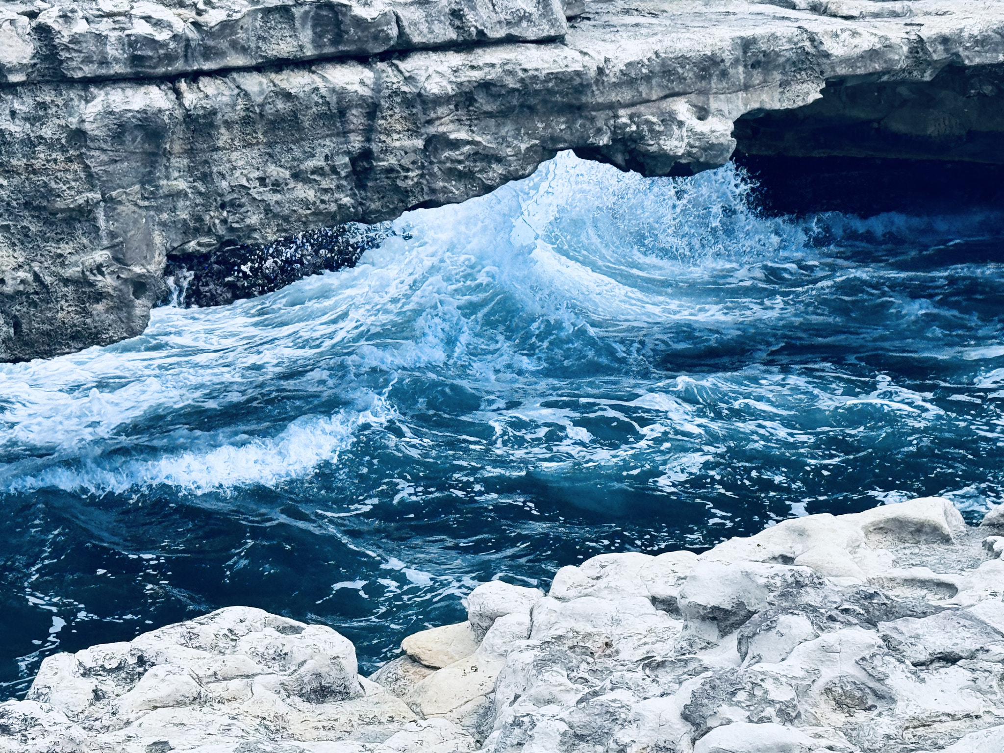 Scenic view of Crashing Sea Waves Under Devils Bridge