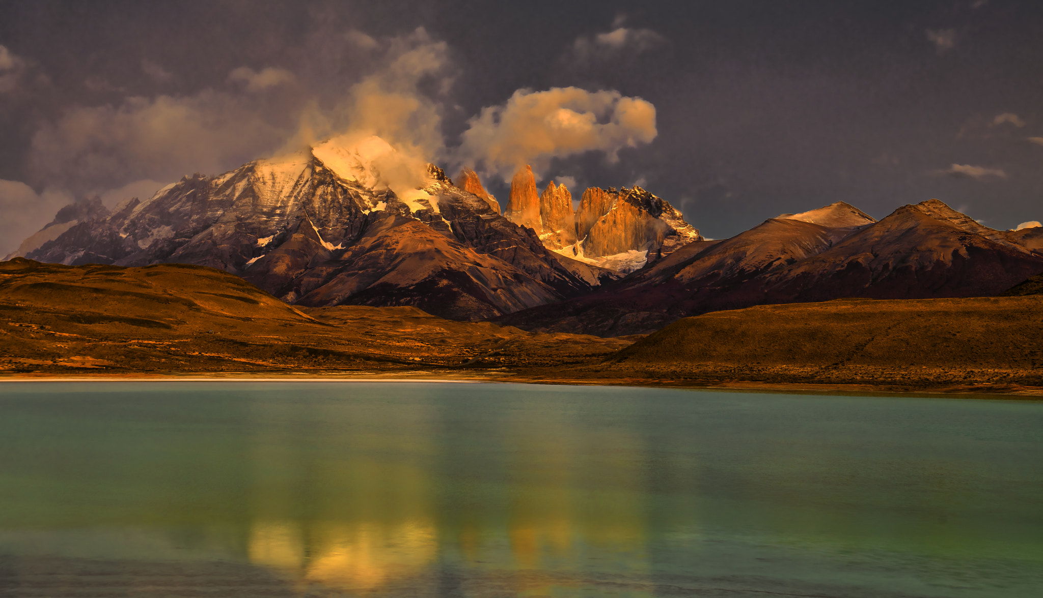 Patagonia, Chile, Torres del Paine, Laguna Amarga, Sunrise, 巴塔哥尼亚， 智利， 托雷斯德尔潘恩国家公园
