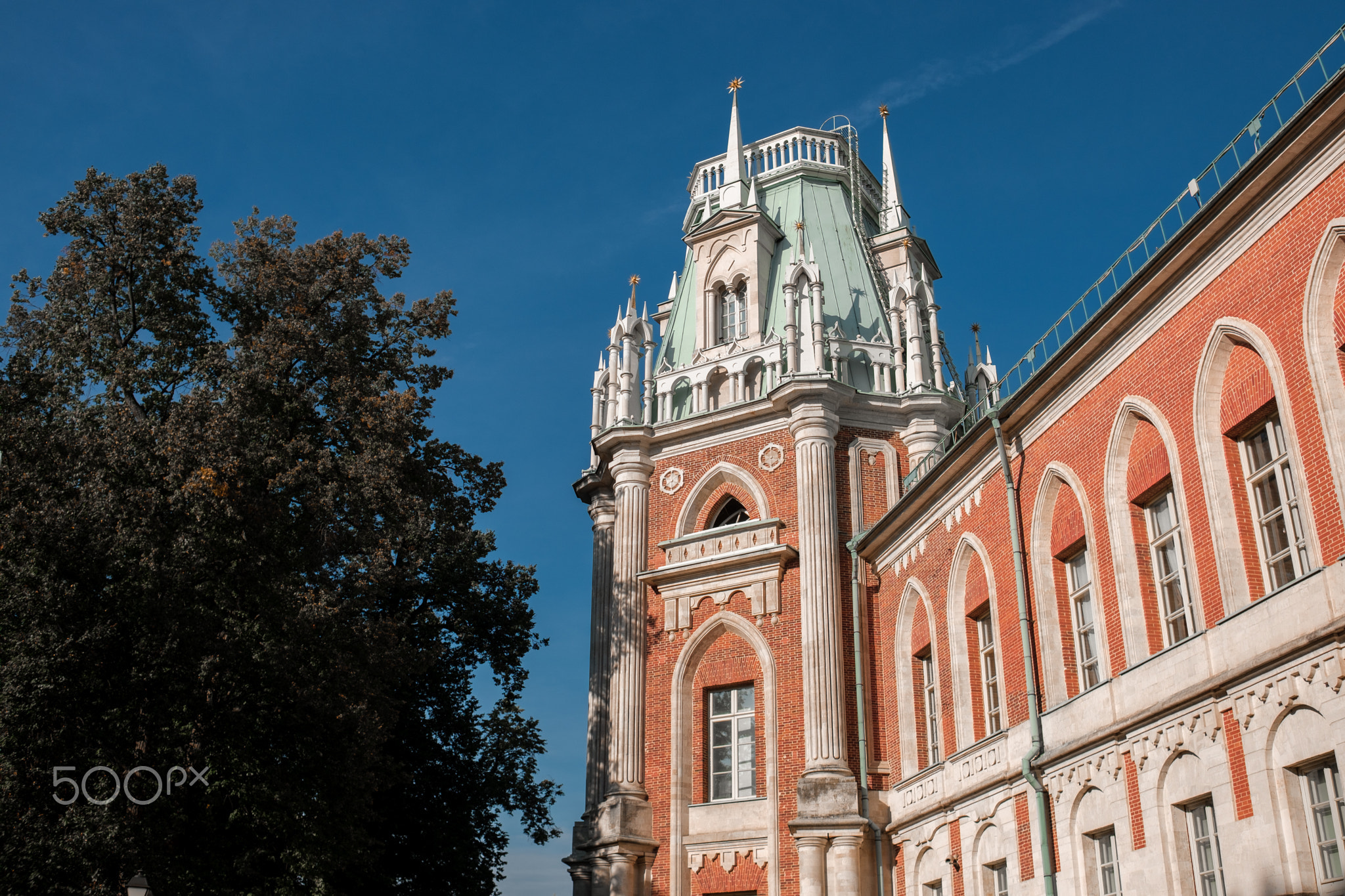 Explore the Historical Beauty of Tsaritsyno With Its Stunning Architecture and Serene Surroundings