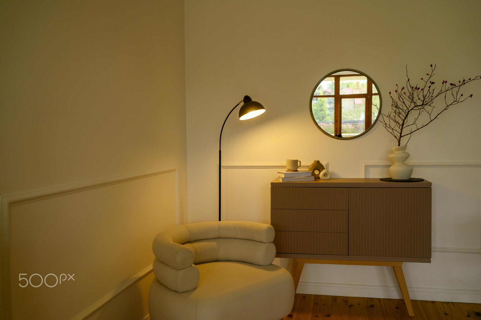 view of a cozy decorative nook with a table lamp emitting a warm glow.