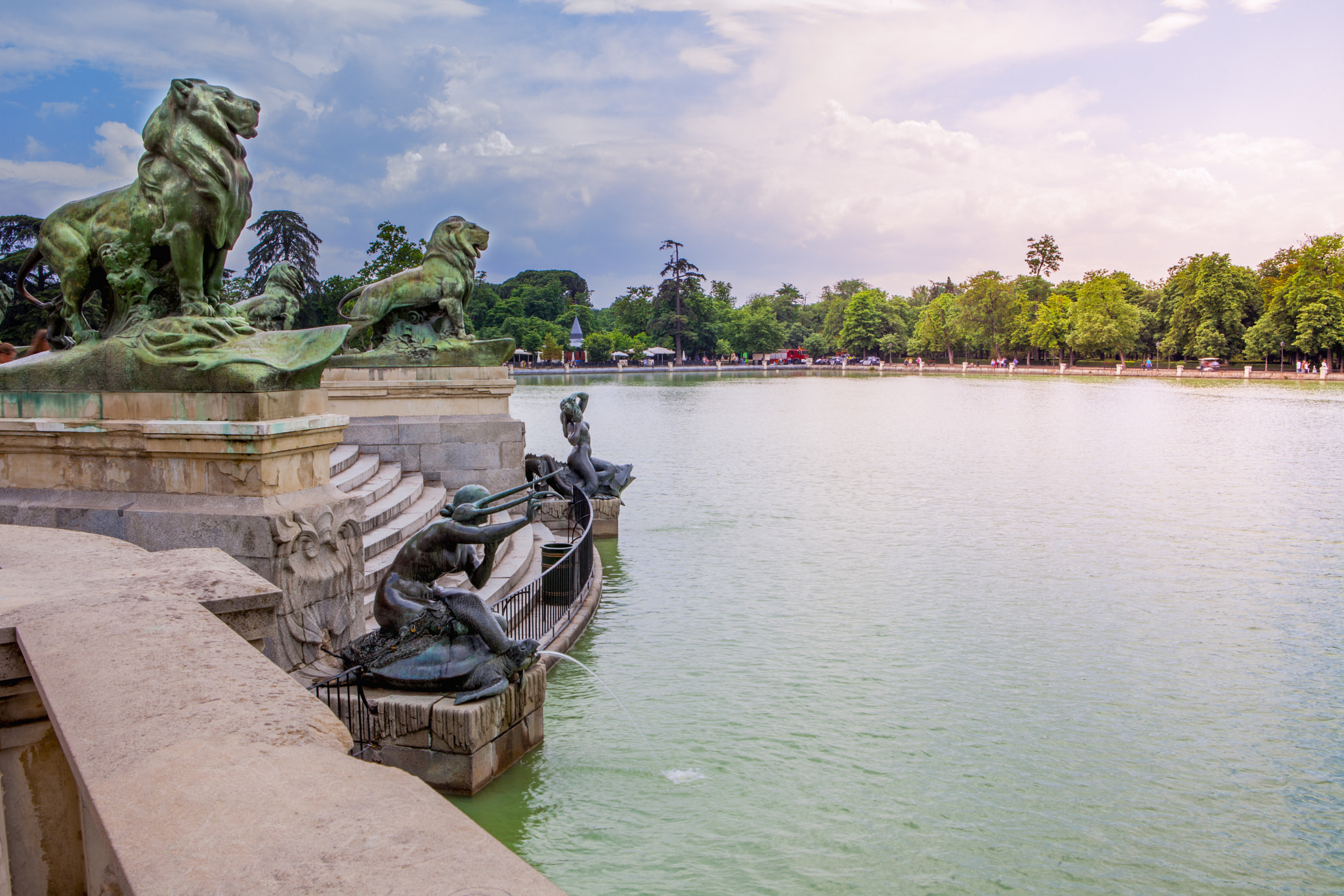 Lago del parque del Retiro. Madrid. by Luis Fernández Ordóñez / 500px