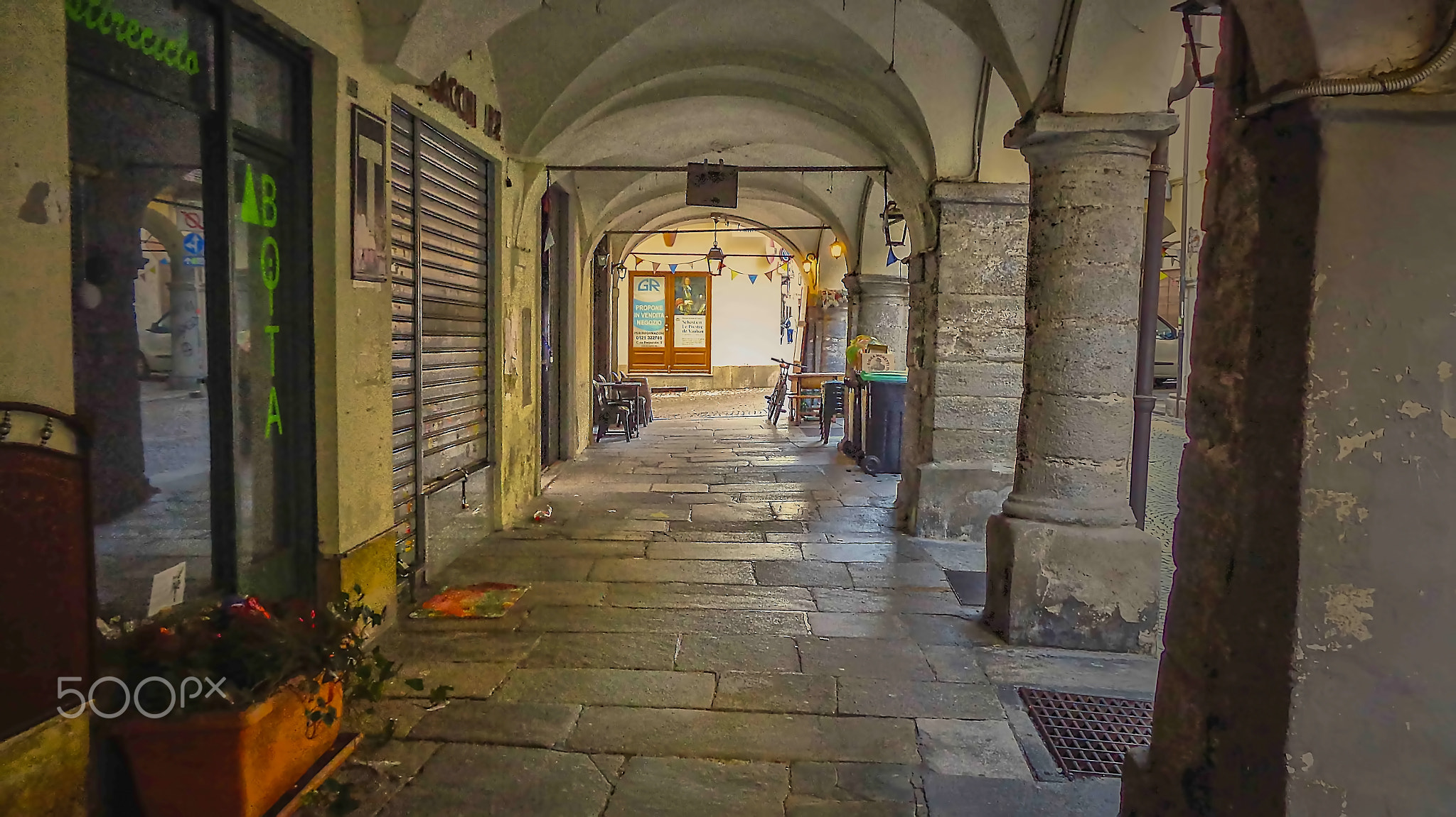 The old arcades of the historic center.